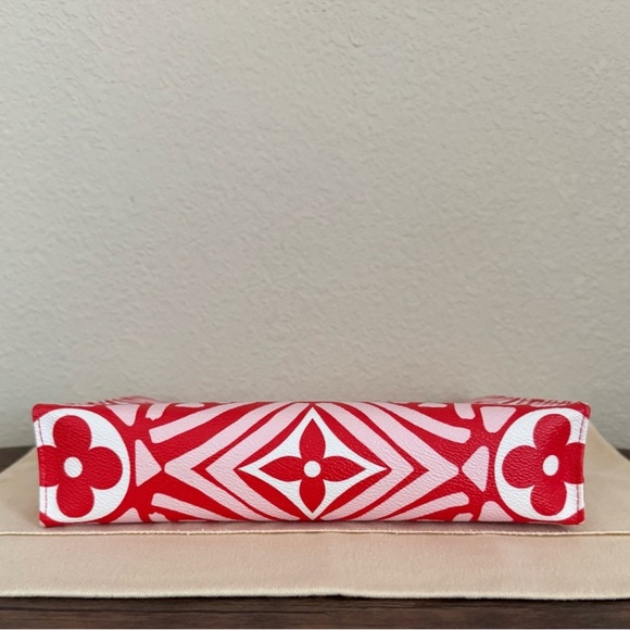 LOUIS VUITTON Limited Edition Crafty Giant Monogram Toiletry Pouch! 10x8x2! NEW! - Picture 6 of 6